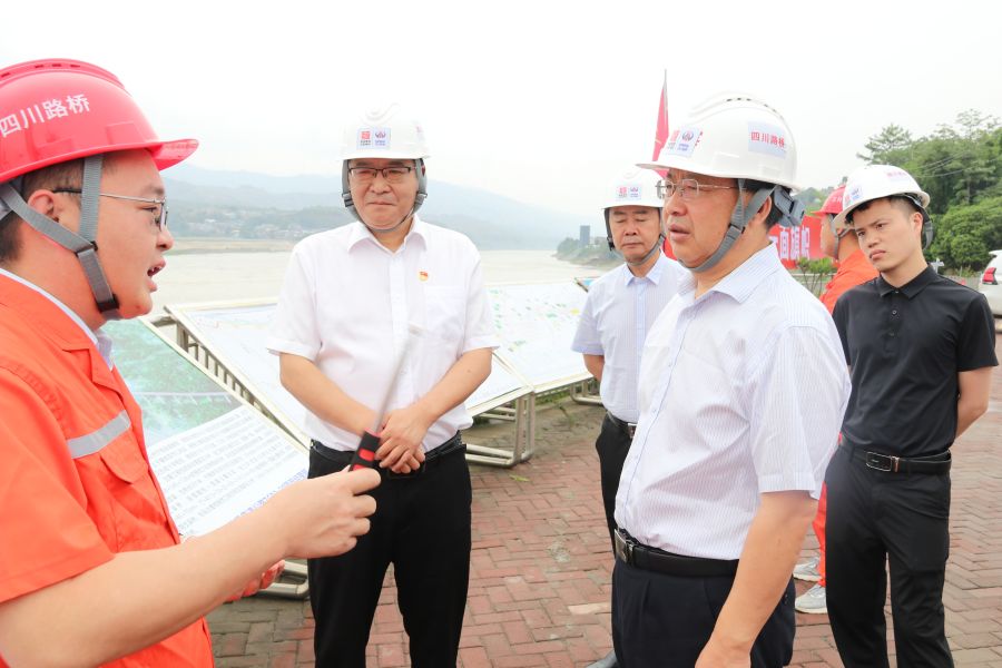 纪检监察组组长、厅党组成员杨晖一行赴沿江高速调研指导工作 (1).jpg