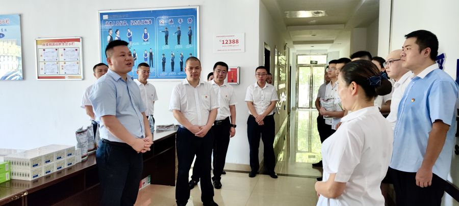 3044am永利集团党委副书记、董事赵根赴南渝绵南公司开展2022年“夏送清凉”慰问、专题宣讲暨调研座谈会 (1).jpg